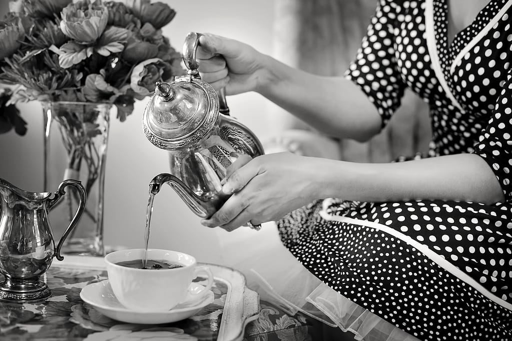 Kulinarische Zeitreise in die 60er Jahre 2 tea party, tea, pour, kulinarische