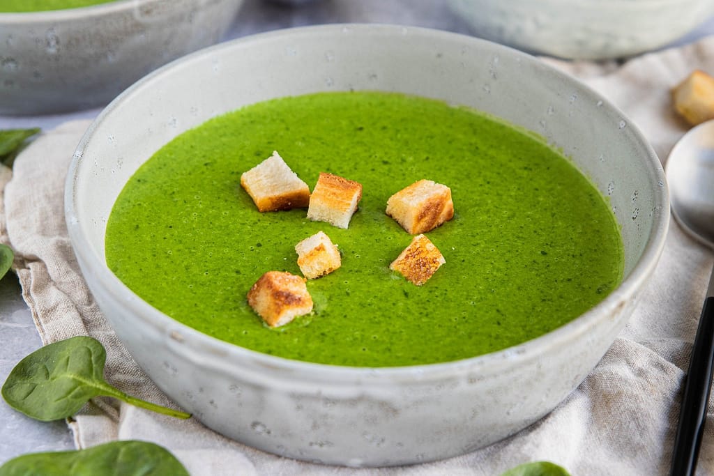 Frühlingskräutersuppe 1 spinach-soup-7711412_1920 (1)