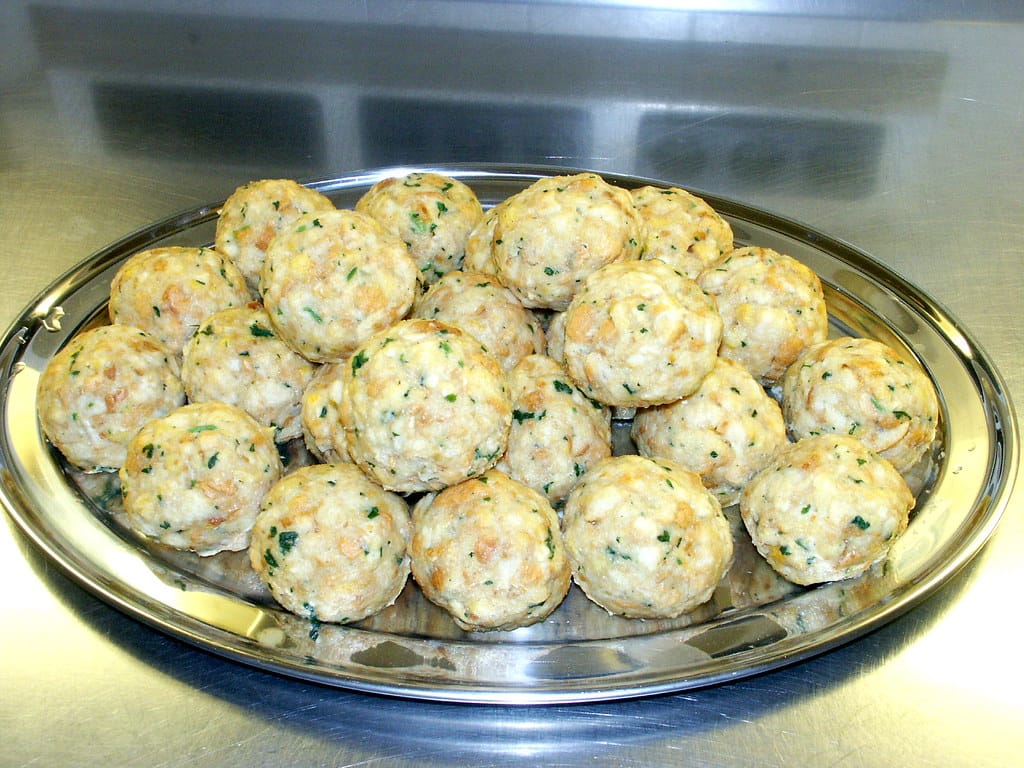 Rezept für Semmelknödel: 2 Semmelknödel