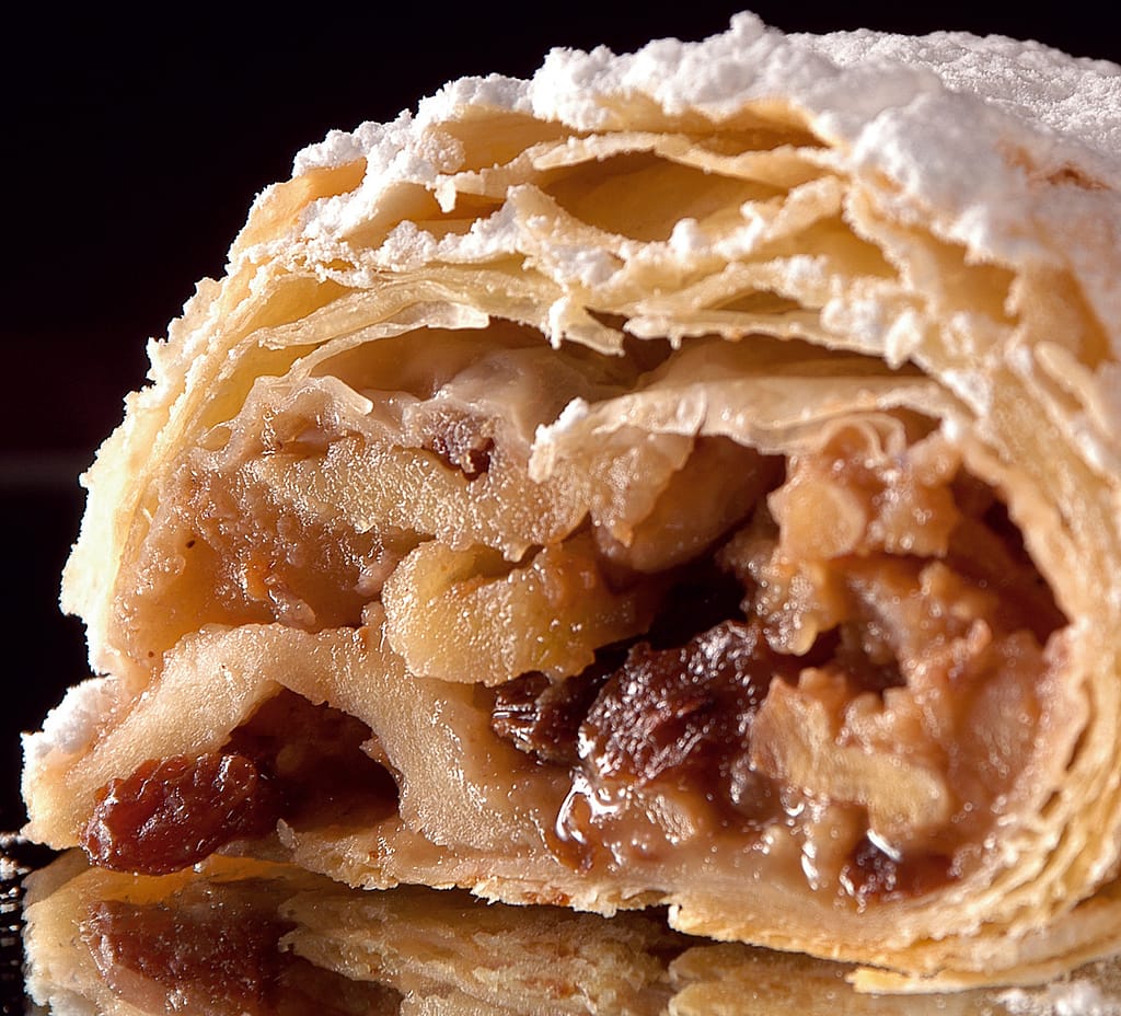 13 Rezepte traditioneller Desserts 2 Apfelstrudel dessert