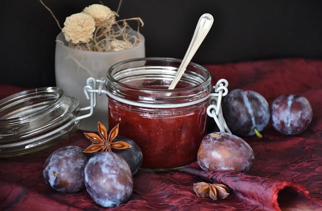 plums 1584172 1920