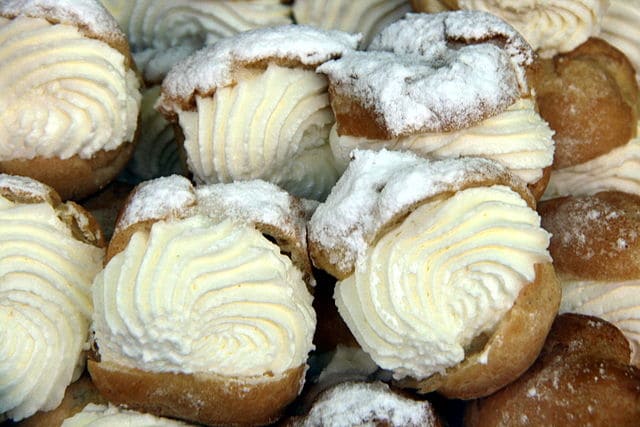 Brandteig-Kreationen - Von Süß bis Pikant - Eclairs, Gougères und Pikante Rolls 5 Brandteig