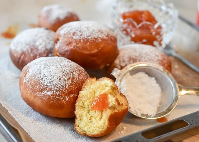 Österreichische Krapfen - Traditionelles Faschingsgebäck mit Geschichte 1 Krapfen,