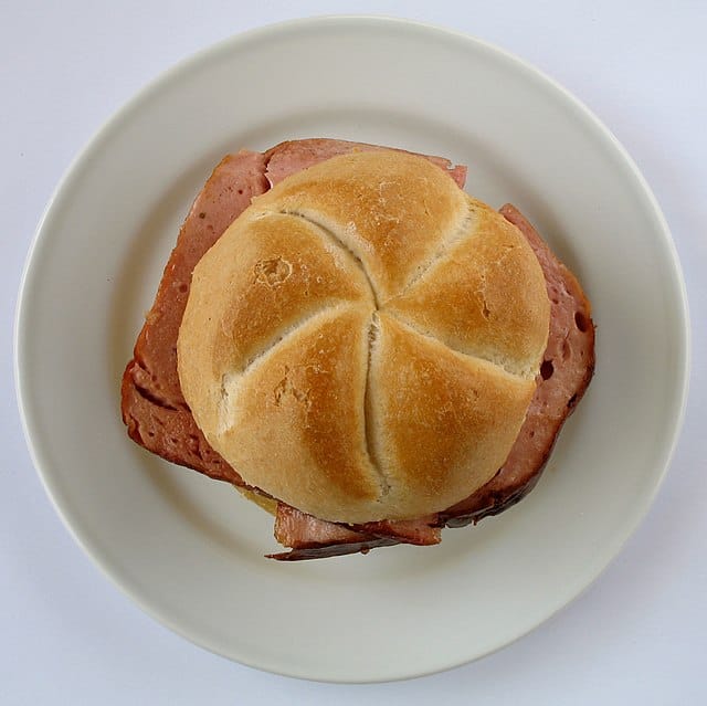 Selbstgemachter Leberkäse 1 Leberkäsesemmel
