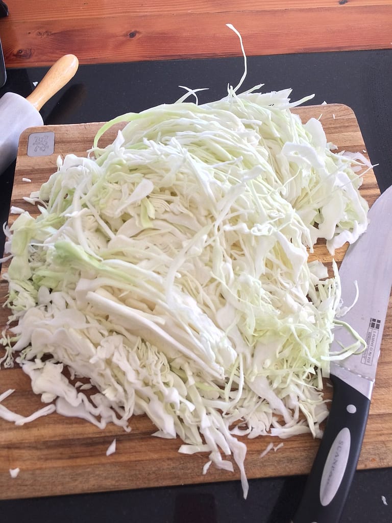 Überbackenes Sauerkraut - Ein Herzhaftes Rezept für Genießer 3 food, sauerkraut, crock