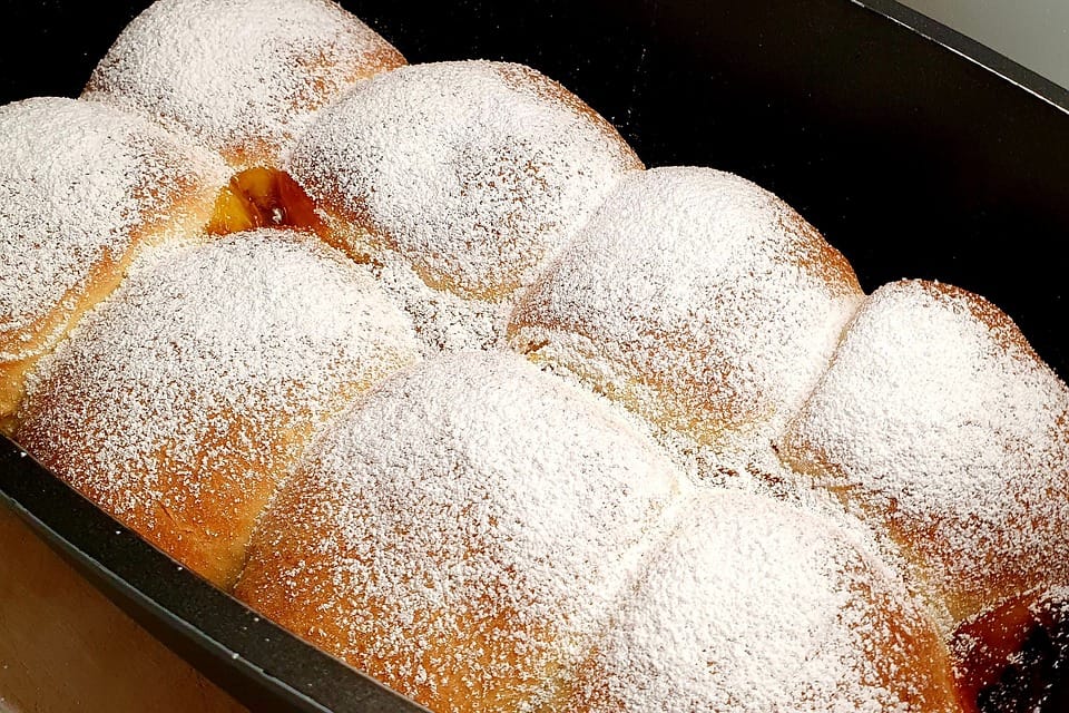 Buchteln mit Vanillesauce: 1 buchteln